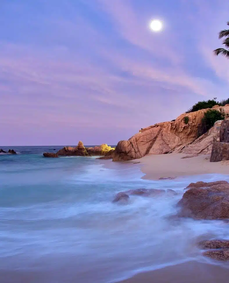 Palmilla Bay twilight with pink and purple sky